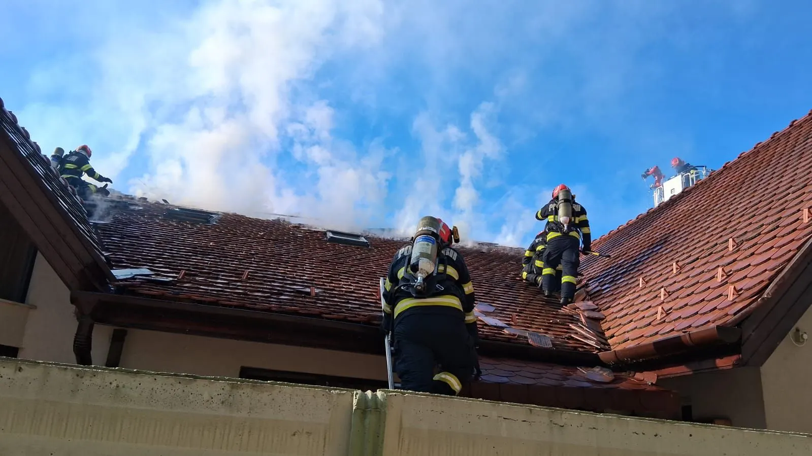 Foc propagat între gospodării pe strada Lugojului: trei proprietăți afectate