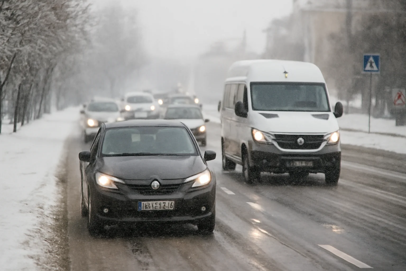 Trafic rutier de iarnă în Oradea și Bihor, fără drumuri blocate la început de săptămână